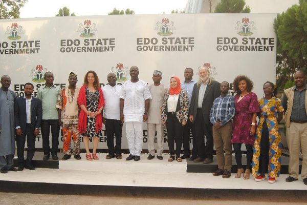 Gen members with Edo state gov